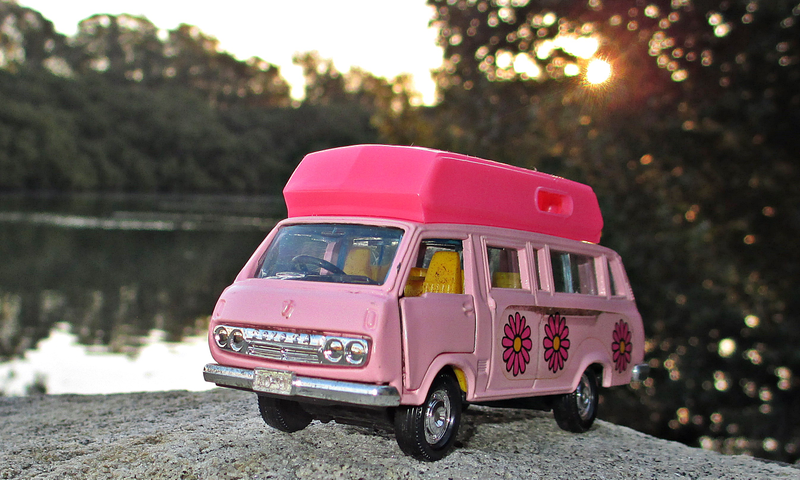 Illustration for article titled Land of the Rising Sun Day: Tomica Dandy Toyota HiAce Camper